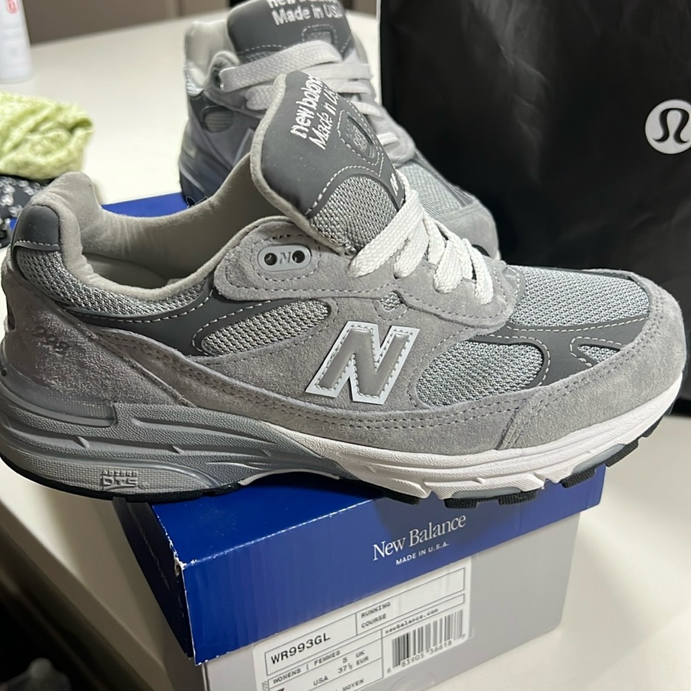 Women’s new balance 993 shoes nwt and box